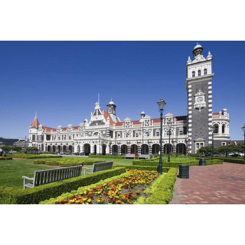 New Zealand, Dunedin Park by Railroad Station